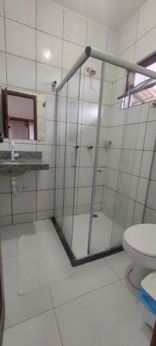 A bathroom at Pousada Porto Feliz