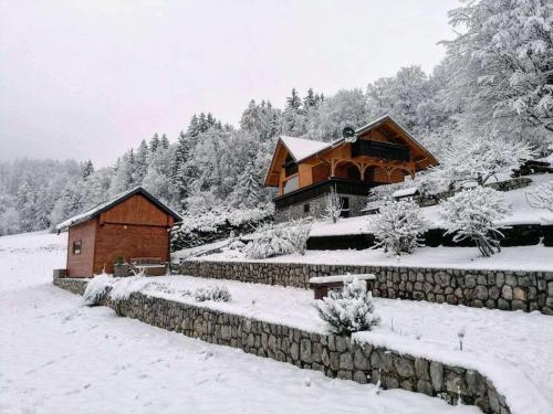 Το Lunela estate with sauna τον χειμώνα