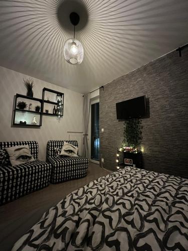 Postel nebo postele na pokoji v ubytování Nelis Apartment Klínovec