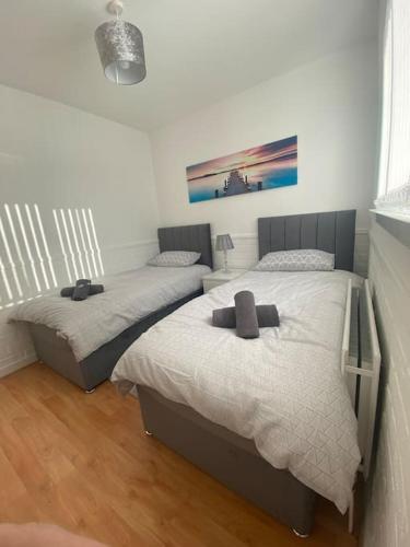 Postel nebo postele na pokoji v ubytování Modern Two Bed House Close To City Centre
