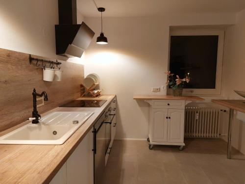 Nhà bếp/bếp nhỏ tại Ferienwohnung Wiesengrund 2