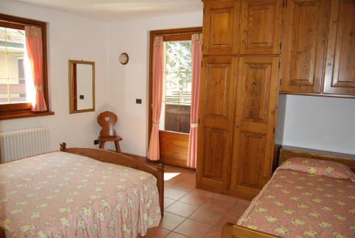 a small bedroom with a bed and a window at Chalet Gardenia in Bormio