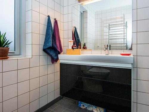 Koupelna v ubytování Holiday home Ebeltoft CCIV