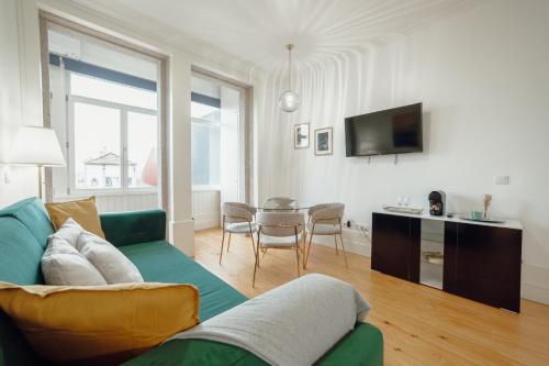 Downtown Premium Apartment by Vacationy