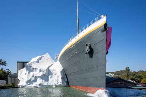 a cruise ship in the water next to an iceberg at 5Bd5B Escape Cabin with 2 HotTubs, Thtr &Game Rm,1mi to the Parkway! 4mi to Dollywood - Spring Deal in Pigeon Forge