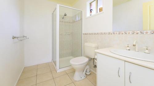 a bathroom with a toilet and a shower and a sink at Serrell By The Sea Free Wifi Pet Friendly in Inverloch