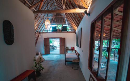 Jandaia Atins في أتينز: ممر مفتوح مع غرفة ذات سقف