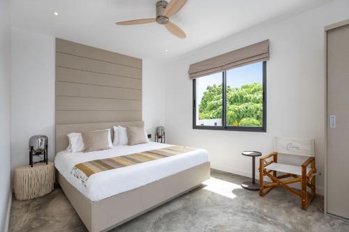 En eller flere senge i et værelse på New & Elegant 5Br Eco Pool Villa Samakki Garden 5