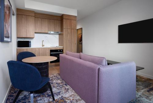 Cuisine ou kitchenette dans l'établissement Adina Apartment Hotel Melbourne, Pentridge