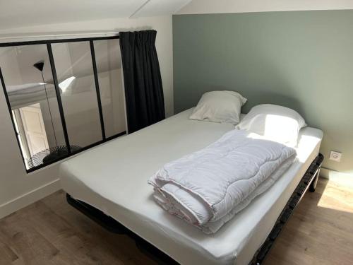 Postel nebo postele na pokoji v ubytování Nantes centre, superbe triplex