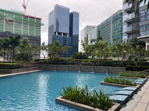 Uptown Parksuites Apartments Tower 2 BGC by PH Staycation