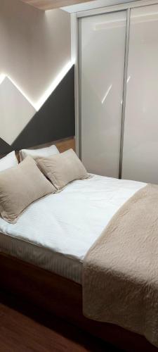 Ein Bett oder Betten in einem Zimmer der Unterkunft Borovi snovi Divčibare