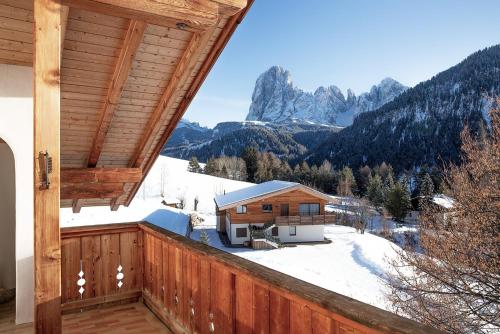 a winter view from the balcony of a cabin at Apt Lara Ruveda in Ortisei
