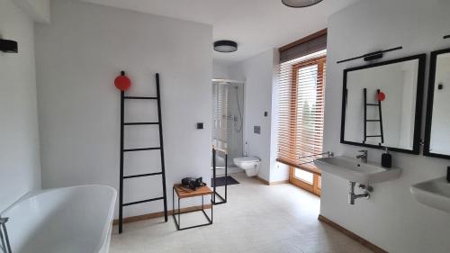 Ένα μπάνιο στο Villa SEEhochDREI - Ferienhaus