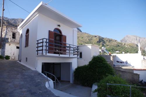 Kabana, a unique house in Sellia