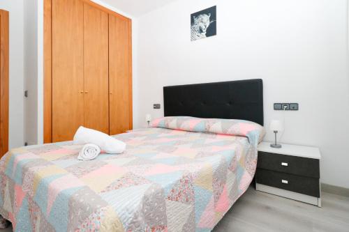  Apartamentos Araco 3000 -  Room  picture :   TV    Kitchenette    Refrigerator                           