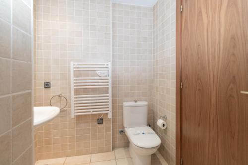  Apartamentos Araco 3000 -  Room  picture :   TV    Kitchenette    Refrigerator                           