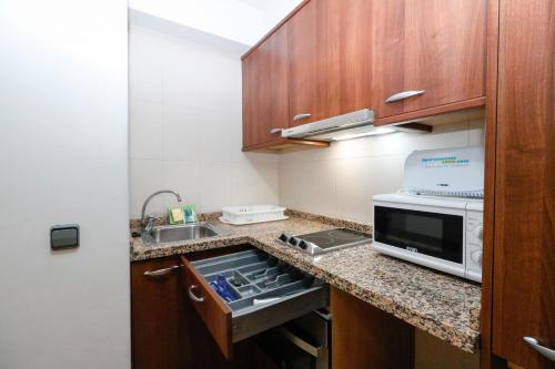  Apartamentos Araco 3000 -  Room  picture :   TV    Kitchenette    Refrigerator                           