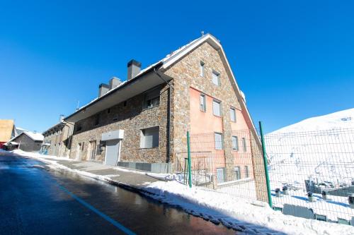  Apartamentos Araco 3000 -  Room  picture :   TV    Kitchenette    Refrigerator                           