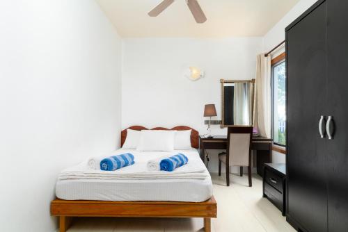 a bedroom with a bed and a desk at Ukulhas View in Ukulhas