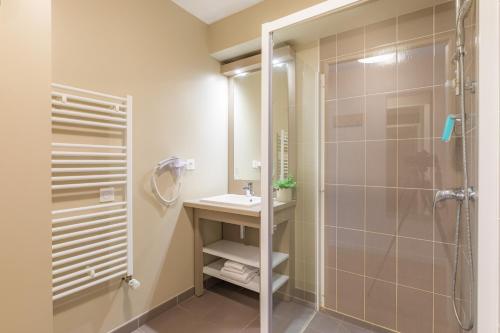 a bathroom with a shower and a sink at Appart’City Confort Rennes – Cesson Sévigné in Cesson-Sévigné