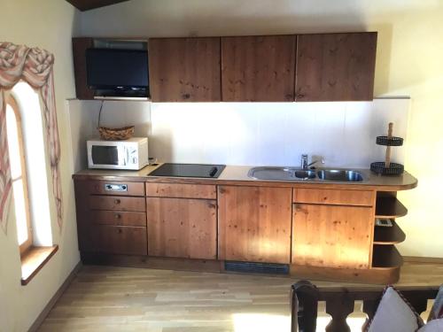 Dapur atau dapur kecil di Apartment Burg Biedenegg- Sigwein - FIE205 by Interhome
