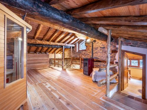 een grote kamer met houten vloeren en houten plafonds bij Holiday Home Casa Ivan by Interhome in Noasca