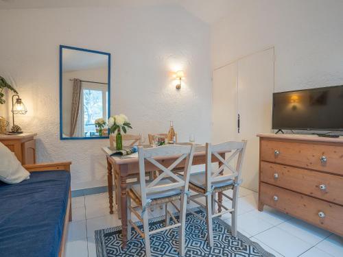 Apartment Résidence Les Jardins d'Azur-2 by Interhome