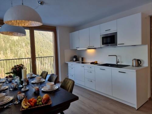 Kuchyň nebo kuchyňský kout v ubytování Apartment Bergschnucke Homes-5 by Interhome