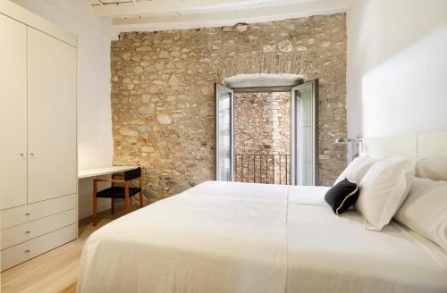 Letto o letti in una camera di Canvas Apartments & Lofts Girona