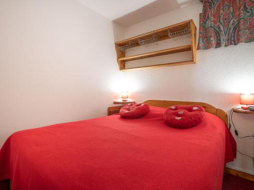 A bed or beds in a room at Apartment Balcons D'Olympie-6 by Interhome