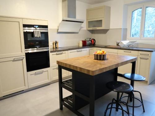 Kuchyň nebo kuchyňský kout v ubytování Apartment Le Verger by Interhome