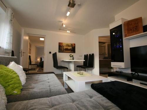 O zonă de relaxare la Apartment Ferienwohnung Apart Martina by Interhome