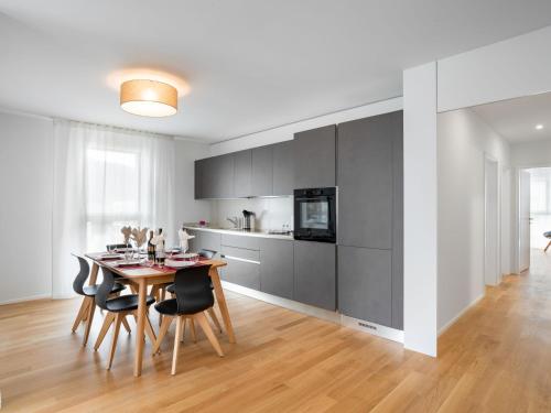 Kuchyň nebo kuchyňský kout v ubytování Apartment LocTowers A4-9-2-3 by Interhome