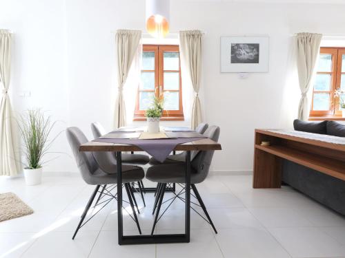 Гостиная зона в Holiday Home Posázaví by Interhome