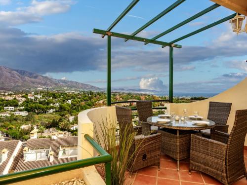 Apartment Senorio de Aloha by Interhome