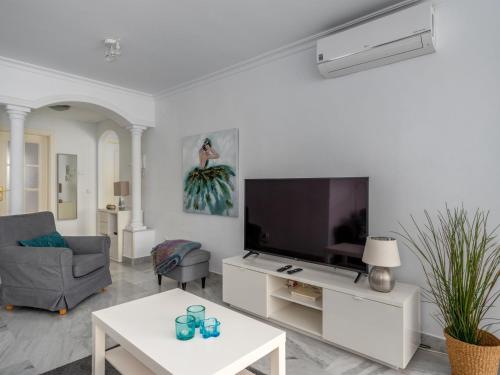 Apartment Senorio de Aloha by Interhome
