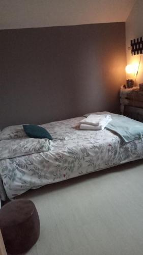 Кровать или кровати в номере Coraly's house