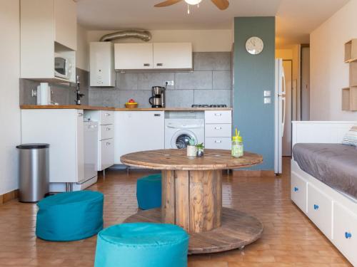 Apartment Les terrasses de la Plage-5 by Interhome