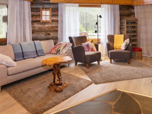 Et opholdsområde på Holiday Home Agenttimajat 1 by Interhome