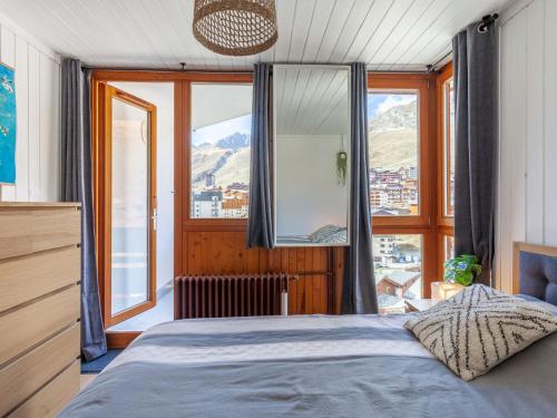 Posteľ alebo postele v izbe v ubytovaní Apartment Savoy - Lavachet by Interhome