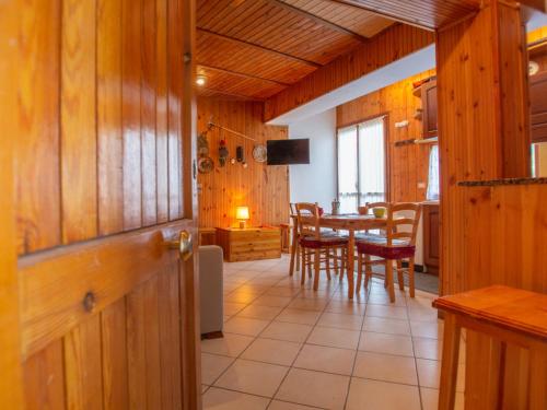 a kitchen and dining room with a table and chairs at Apartment La Collina by Interhome in Rivisondoli