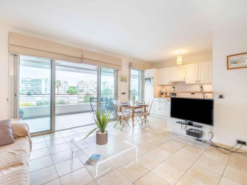 Apartment Cristal Croisette-4 by Interhome