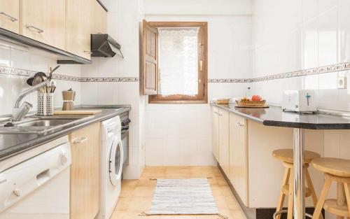 A kitchen or kitchenette at Ático A Residencial Caldares El Pueyo