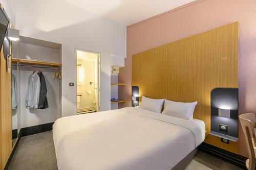 Postel nebo postele na pokoji v ubytování B&B HOTEL Vannes Est Golfe du Morbihan