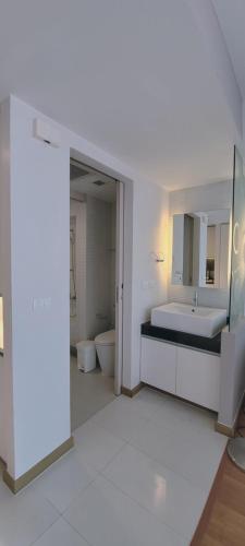 Bilik mandi di Twenty Three Residence