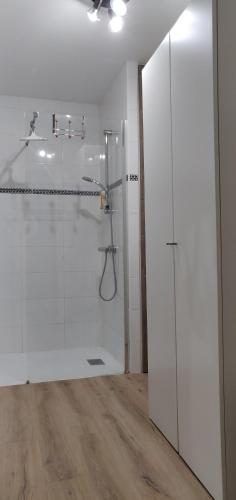 Ein Badezimmer in der Unterkunft Maison avec piscine au calme à 2 pas de Bordeaux