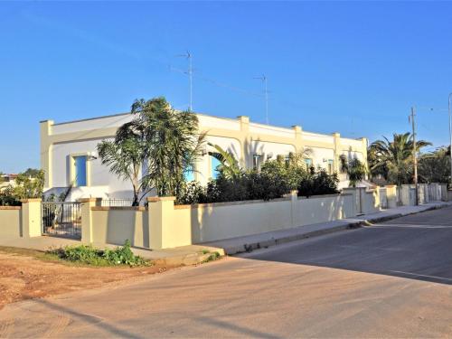 Cosy apartment in Racale with private terrace