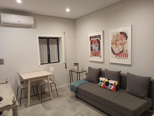 Χώρος καθιστικού στο ORM- Fontainhas 01 & 02 Apartments