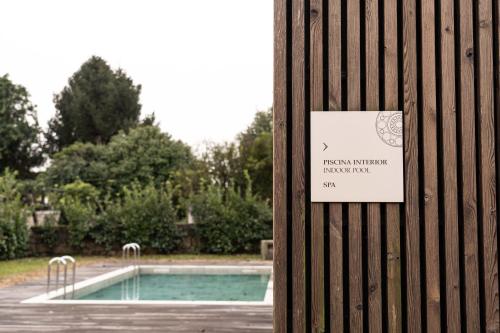 a sign on a fence next to a swimming pool at Villã - Casas de Campo in Paredes